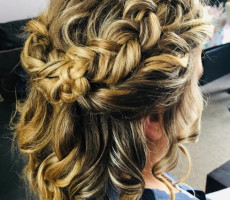 Blonde half up half down hairdo